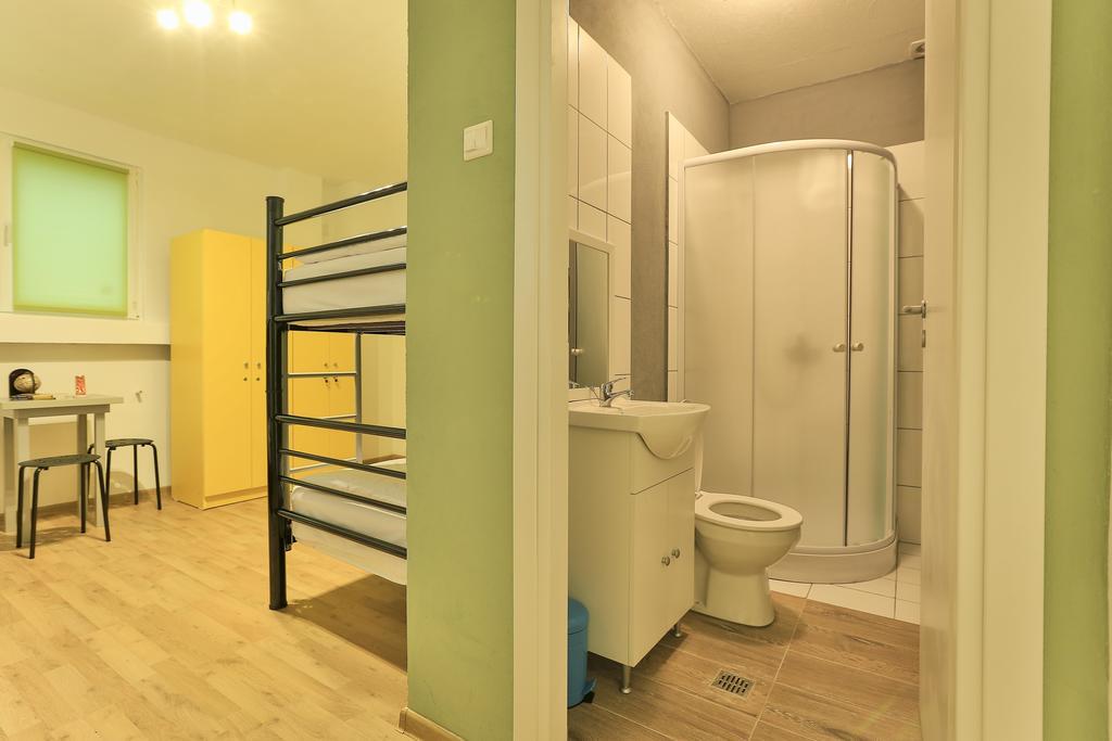 Book-A-Rest Hostel Bucharest Room photo