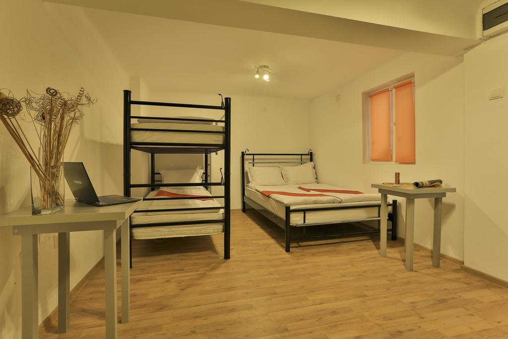 Book-A-Rest Hostel Bucharest Room photo