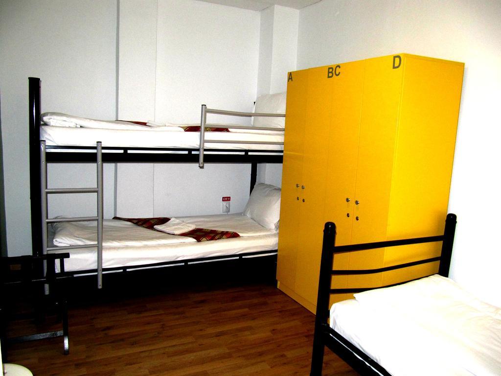 Book-A-Rest Hostel Bucharest Room photo